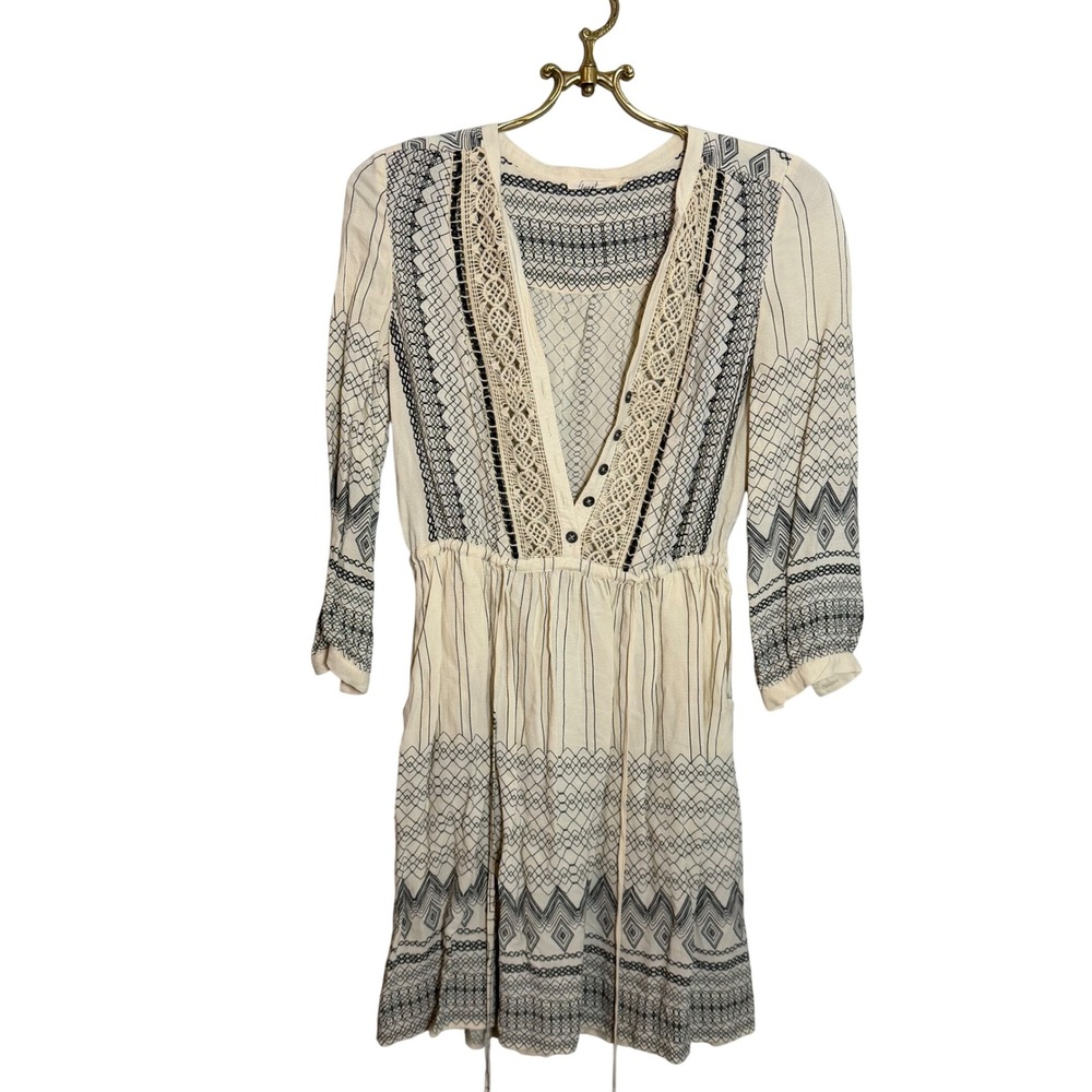 Floreat‎  Cream Black Geometric Crochet V Neck Button Up Mini Dress Size US 0